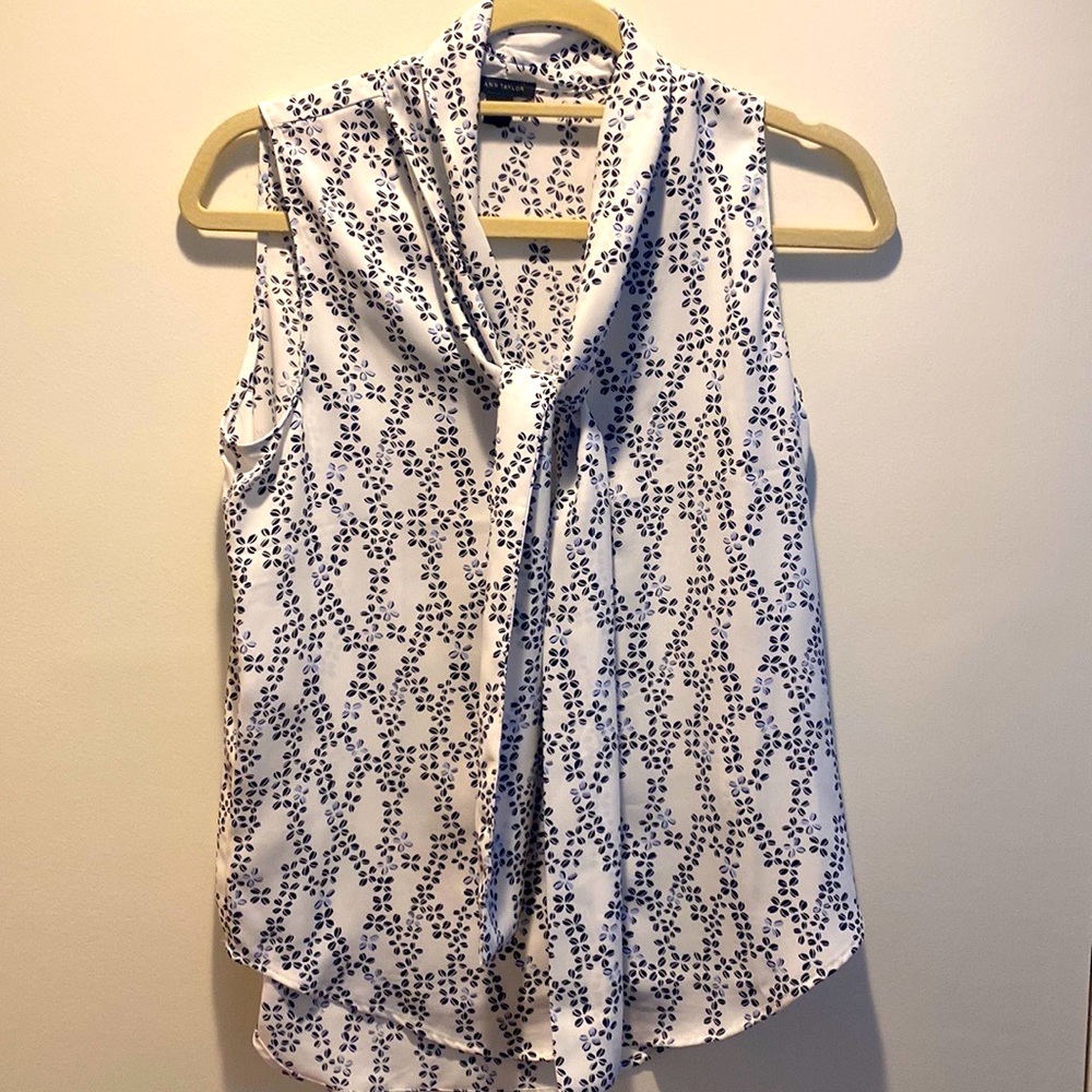 Set of 3 Ann Taylor tops XS - Picture 2 of 9